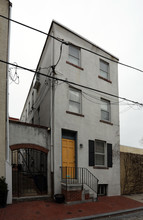 251 Fulton St in Philadelphia, PA - Building Photo - Building Photo