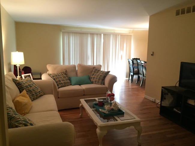 property at 426 N Fox Hills Dr