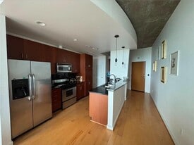 943 Peachtree St NE in Atlanta, GA - Building Photo