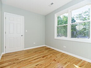 1914 W 21st Plz, Unit 1 in Chicago, IL - Building Photo - Building Photo