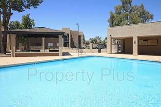 3810 N Maryvale Pky in Phoenix, AZ - Building Photo - Building Photo