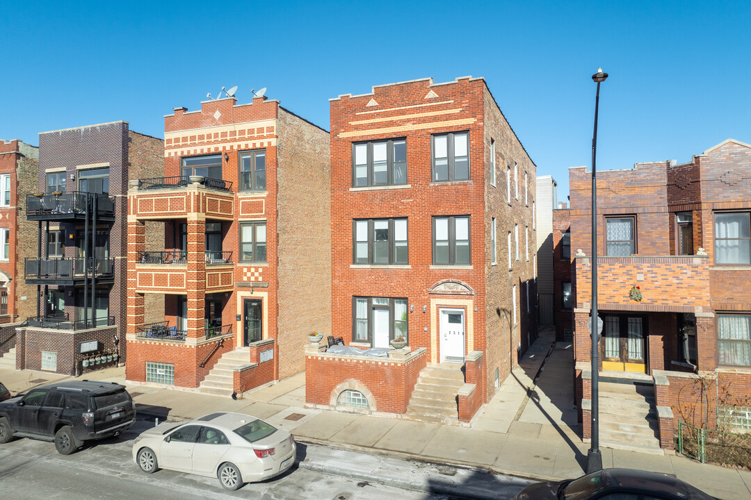 2316 W Augusta Blvd in Chicago, IL - Building Photo