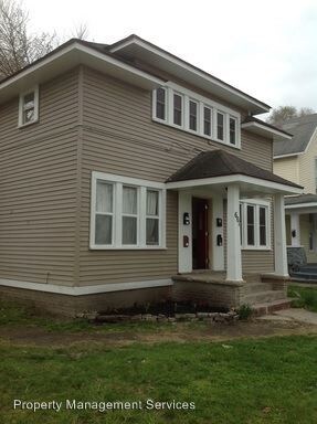 601 W Franklin St in Elkhart, IN - Building Photo
