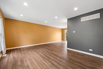 371 Larchmont Ct in Naperville, IL - Building Photo - Building Photo