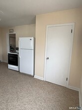 32 Ledyard Ave in Groton, CT - Building Photo - Building Photo