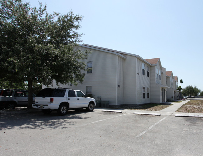 Applewood Apartments in Naples, FL - Building Photo - Building Photo