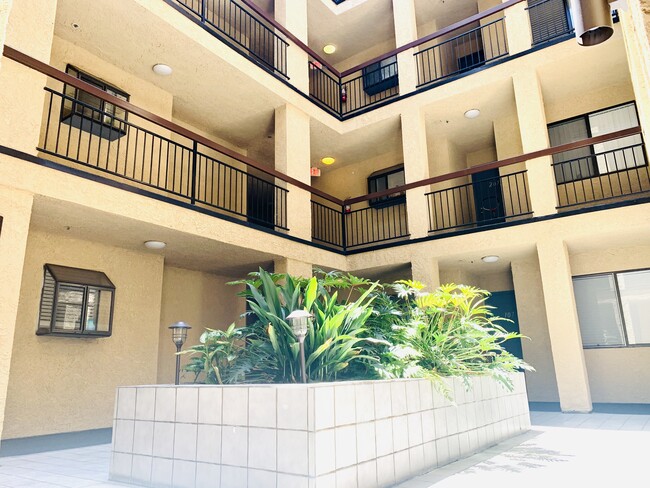 Clark Drive Apartments in Los Angeles, CA - Building Photo - Building Photo