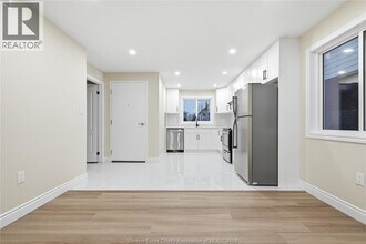 547 Dougall Ave in Windsor, ON - Building Photo - Building Photo