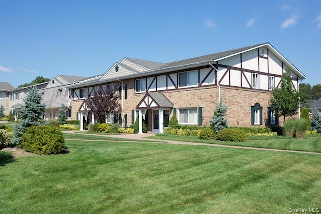 90 Moonlight Walk in Holbrook, NY - Building Photo