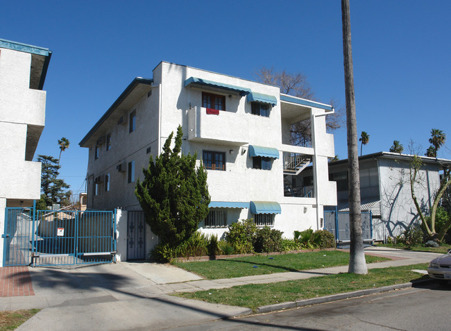 14323 Haynes St in Van Nuys, CA - Building Photo - Building Photo