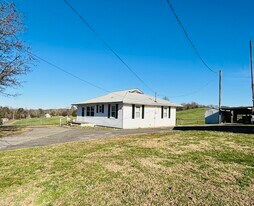 496 Co Rd 500 in Englewood, TN - Building Photo