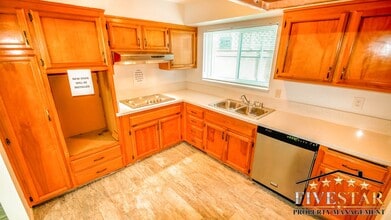 2816 Occidental St in Bakersfield, CA - Building Photo - Building Photo