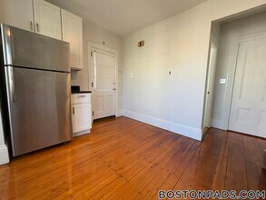 141 Brown St, Unit 2F in Waltham, MA - Building Photo - Building Photo