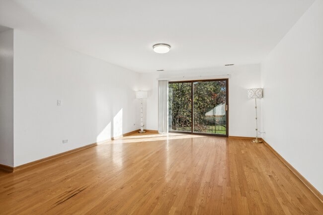 1108 Castilian Ct, Unit 221 in Glenview, IL - Foto de edificio - Building Photo