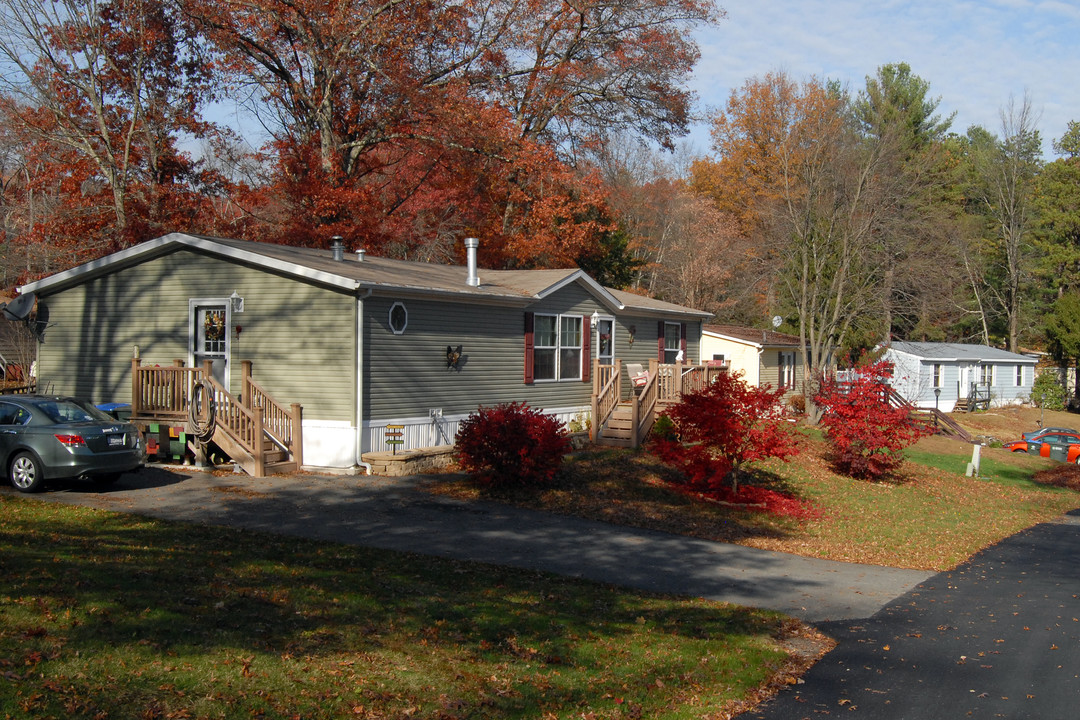 Whispering Pines in Bloomingburg, NY - Building Photo