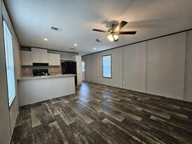 1049 Myakka Dr in North Fort Myers, FL - Building Photo
