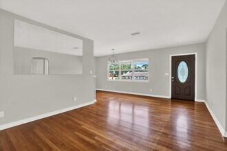 10711 Seminole Dr N in St. Petersburg, FL - Building Photo - Building Photo