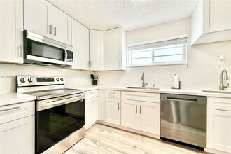 4122 Collins Ave in Miami Beach, FL - Building Photo - Building Photo