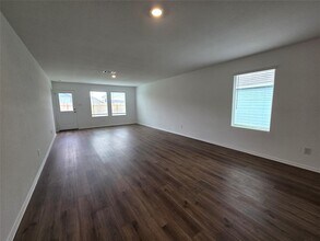 109 California Bnd in Jarrell, TX - Building Photo - Building Photo