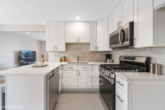 6047 N Northwest Hwy in Chicago, IL - Building Photo - Building Photo