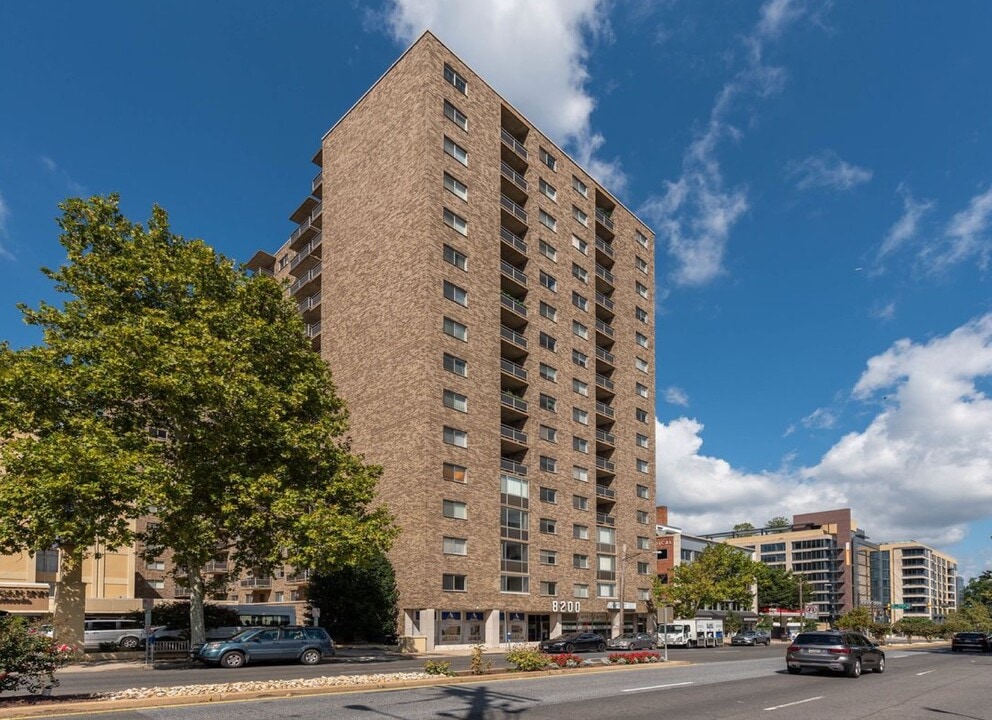 8200W Apartments in Bethesda, MD - Building Photo