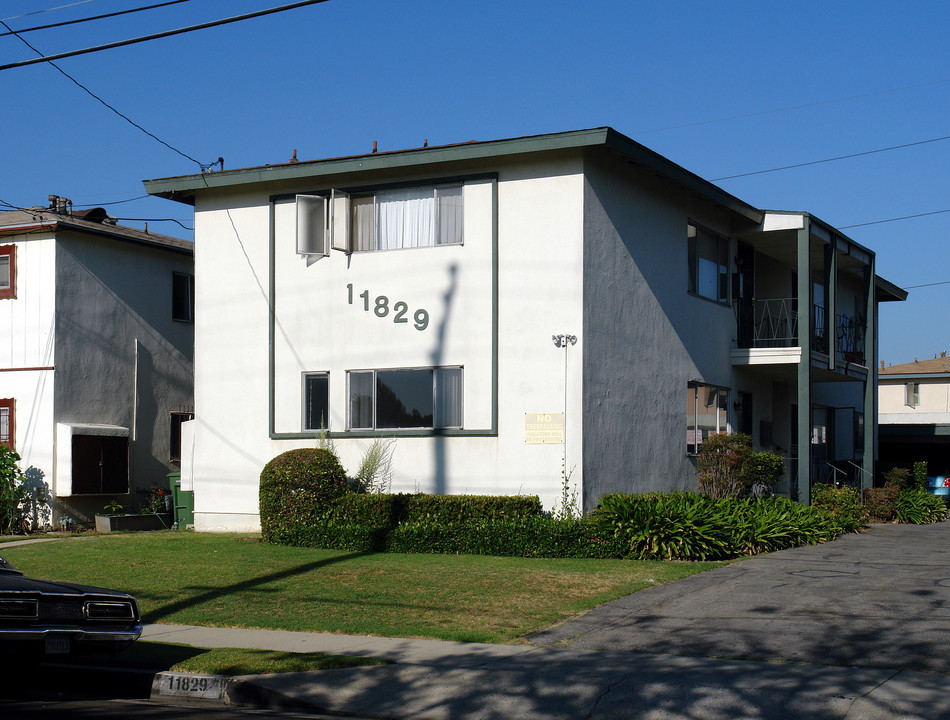 11829 Truro Ave in Hawthorne, CA - Building Photo