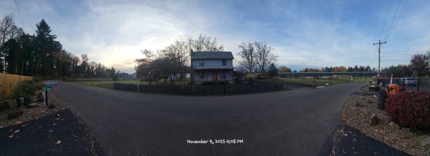 1609 NE Waterfront St in Newberg, OR - Building Photo