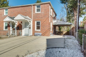 2430 S Oakland St, Unit ID1385650P in Arlington, VA - Foto de edificio - Building Photo