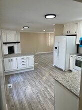 4006 SW 33rd Terrace in Topeka, KS - Foto de edificio - Building Photo