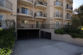 8610 Chalmers Dr in Los Angeles, CA - Building Photo - Building Photo