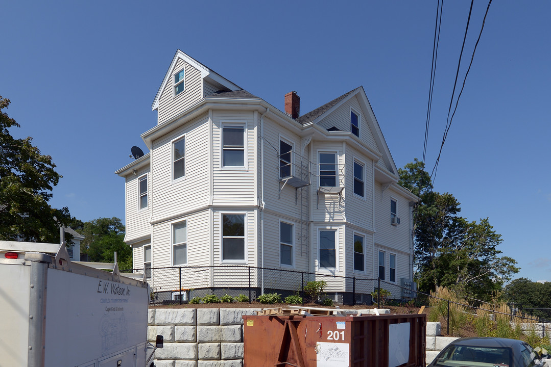 11 Clyfton St in Plymouth, MA - Building Photo