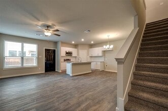 619 Harvest Moon Dr in Venus, TX - Foto de edificio - Building Photo