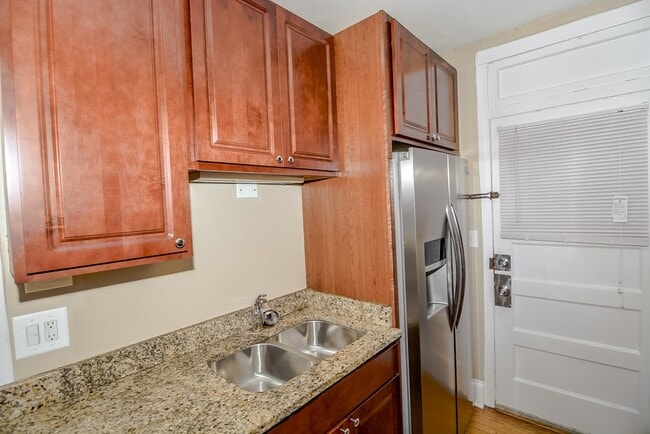 2208 W Ainslie St, Unit A00W in Chicago, IL - Foto de edificio - Building Photo