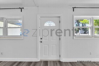 3321 W Iowa Ave in Tampa, FL - Foto de edificio - Building Photo