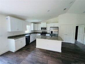 7702 Lakeland Blvd in Fort Pierce, FL - Foto de edificio - Building Photo