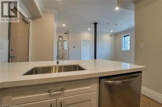 100 Charlton Ave W in Hamilton, ON - Building Photo - Building Photo