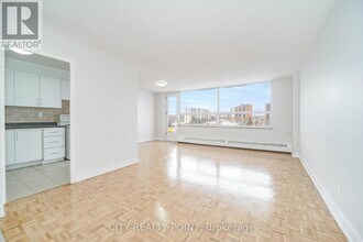 6200 Bathurst St in Toronto, ON - Building Photo - Building Photo