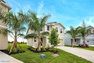 19505 Fairhill Ct in Lehigh Acres, FL - Building Photo - Building Photo