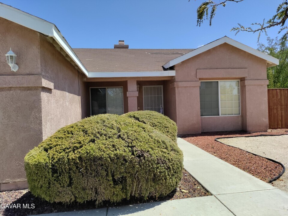 3708 Fernwood St in Rosamond, CA - Building Photo