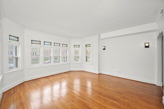 2737 W Lunt Ave, Unit 1W in Chicago, IL - Building Photo - Building Photo