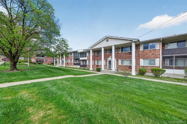 810 Blooming Grove Turnpike in New Windsor, NY - Building Photo - Building Photo