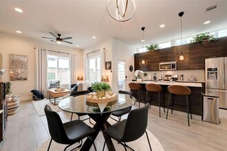 4435 Nichols St in Houston, TX - Building Photo - Building Photo
