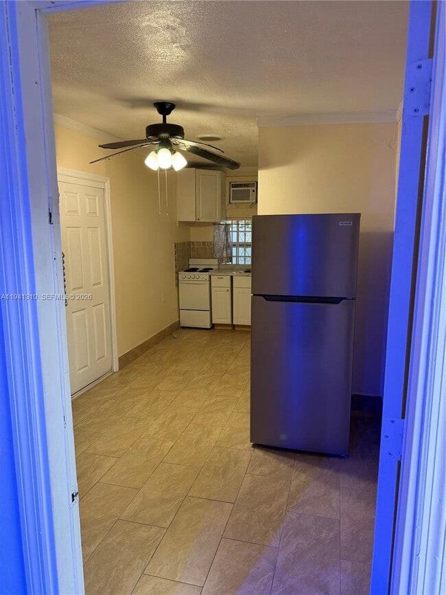 2101 NW 105th Terrace in Miami, FL - Building Photo - Building Photo