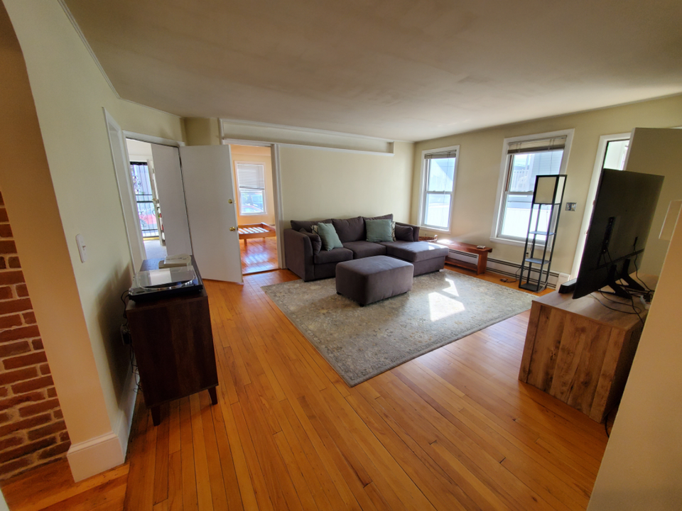 198 Alsace St in Manchester, NH - Building Photo