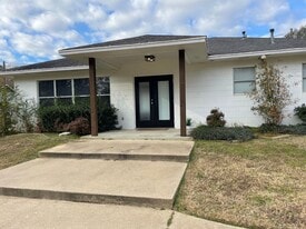 710 E Center St in White Oak, TX - Building Photo