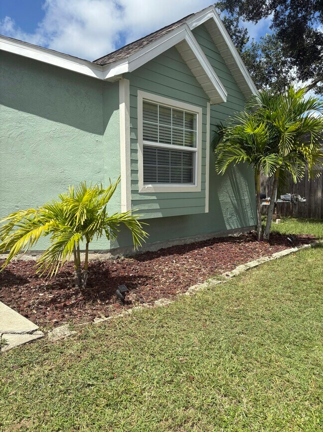 1310 Altamont Ave NE in Palm Bay, FL - Building Photo - Building Photo