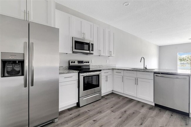 10387 Port Everglades St in Port Charlotte, FL - Building Photo - Building Photo