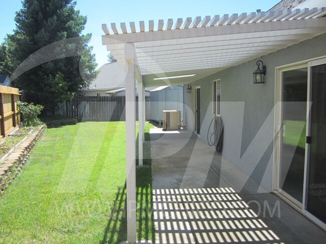 1260 Ravenshoe Way in Chico, CA - Building Photo - Building Photo