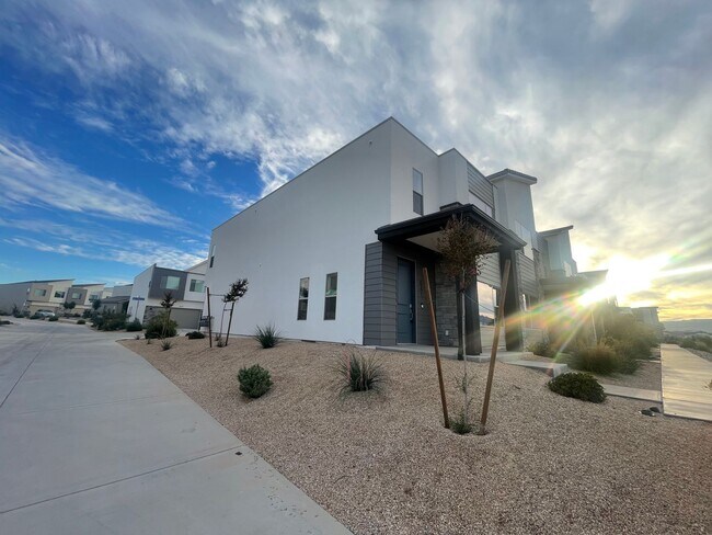 property at 641 W Scarlet Hill Dr