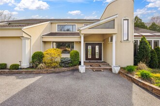 29 The Grasslands in Woodbury, NY - Building Photo - Building Photo